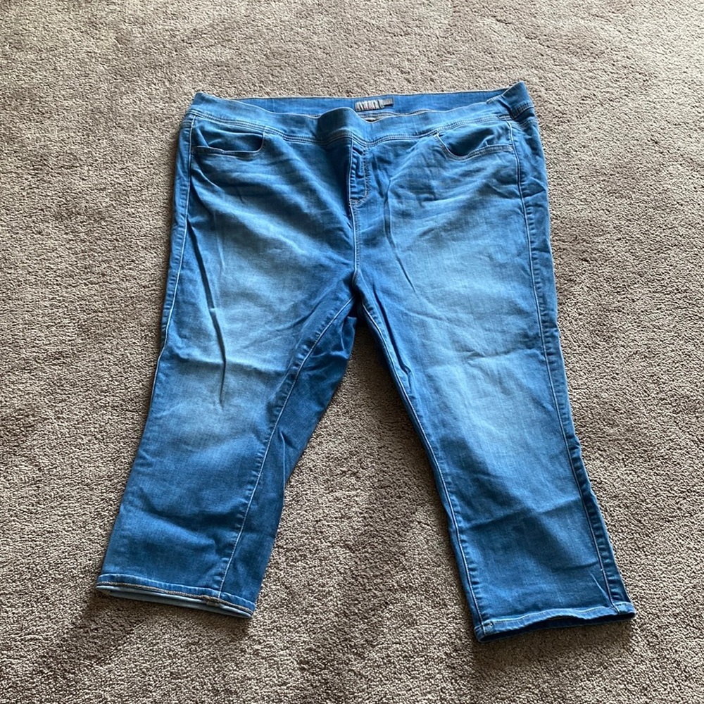 Torrid Super Soft Lean Crop Jeans Light Wash Stretch Denim SIZE 4